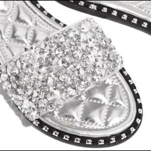 ‼️SOLD ‼️ Beautiful rhinestone sandal slides